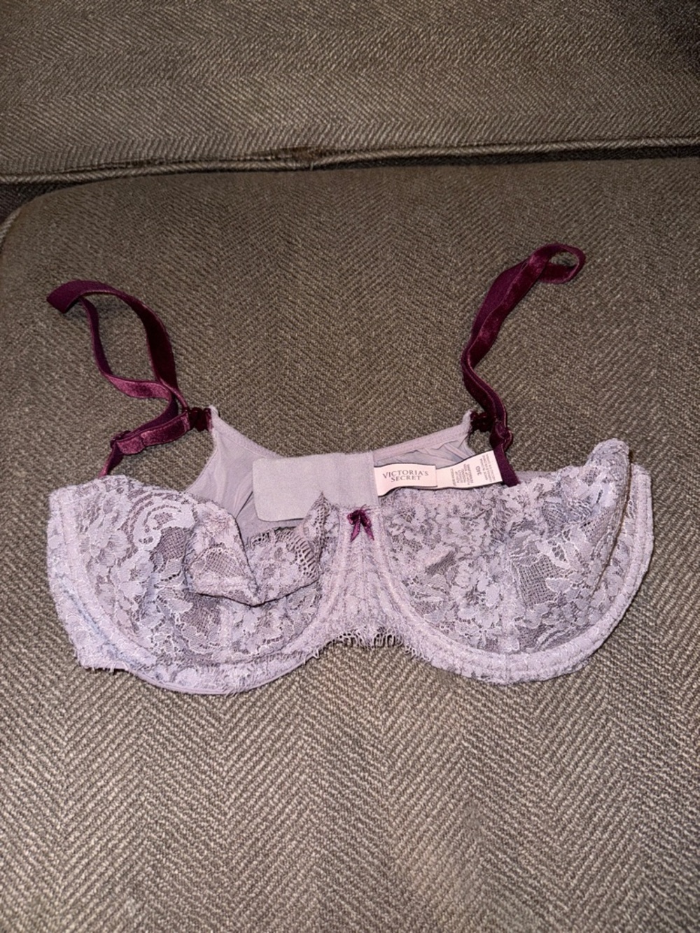 Victoria's Secret Lavender Lace Underwire Bra with Plum Straps and Bow Accent